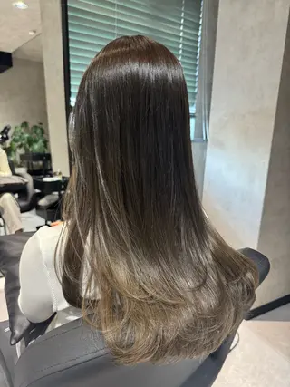 ロング カラー room肥後橋所属・room ヨネヤマのヘアスタイル