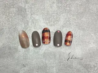 ショート SHE所属・SHE adusaのネイルデザイン