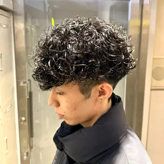 ミディアム パーマ ヘアアレンジ メンズ 顔まわりカット の達人のヘアスタイル