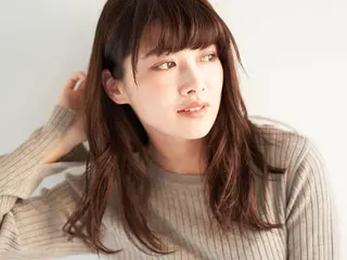 セミロング 美髪/髪質改善 レイヤー/透けカラーのヘアスタイル