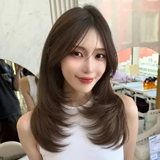 セミロング カラー 似合わせレイヤー 透明感カラーのヘアスタイル