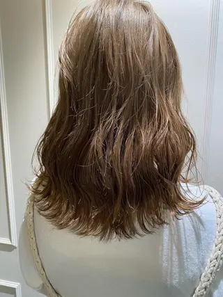 カラー 鎌田 春菜のヘアスタイル