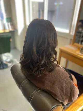 セミロング カラー ヘアアレンジ miwaco。所属・大西 里佳のヘアスタイル