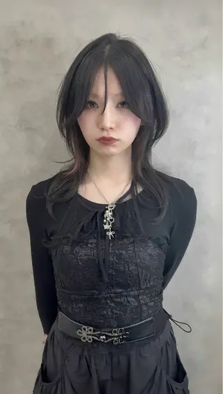 ミディアム AIVAN所属・レイヤーウルフ 【瑠己】のヘアスタイル