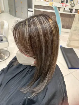 カラー 磯谷 怜寿のヘアスタイル