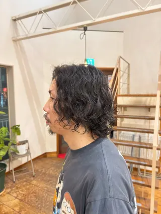 ミディアム Beat+所属・beat 磯谷のヘアスタイル