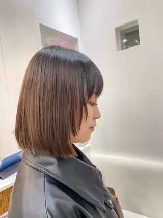 ミディアム atelier doux dimanche（アトリエ・ドゥー・ディマンシュ）所属・Fukamiレイヤー 透明感カラーのヘアスタイル
