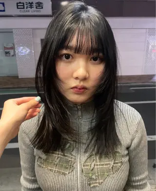 セミロング mio /ハイトーンのヘアスタイル