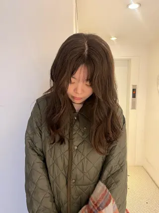 ロング あやか/ベージュ /透け感カラーのヘアスタイル