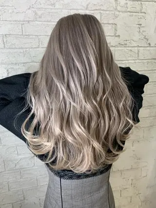 セミロング 🇺🇸ハイライト特 化美容師🇺🇸漆沢のヘアスタイル