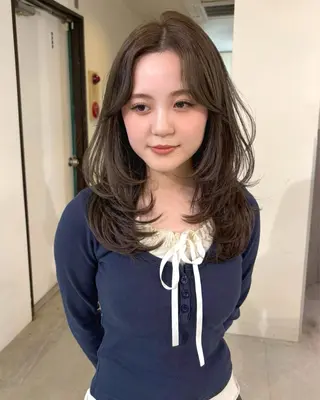 ロング カラー mizuki/ピンク ベージュ.レイヤーのヘアスタイル