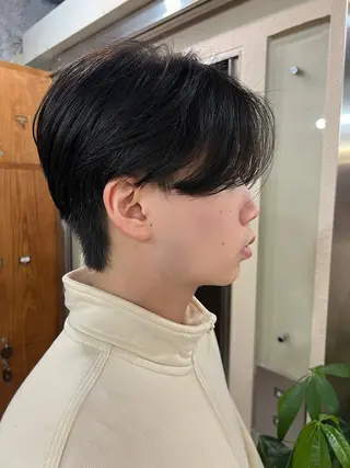 ミディアム メンズ メンズ職人/センター パート/富沢真斗のヘアスタイル