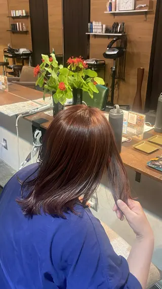 ミディアム カラー 桑田 真奈のヘアスタイル