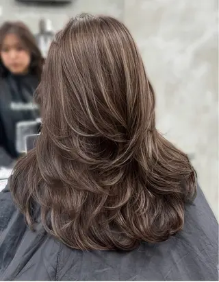 セミロング カラー ハイライト、レイヤー カット/西梅田/中西のヘアスタイル