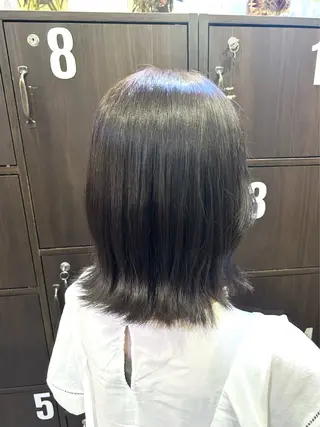 ミディアム カラー 出川 結菜のヘアスタイル
