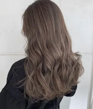 ロング カラー オフホワイトアンドなんば所属・福西 洋斗のヘアスタイル