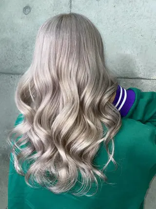 ロング Blonde nagoya sakae所属・岡留 愛美のヘアスタイル