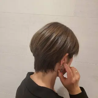 カラー レナークソワン ちだしえりのヘアスタイル