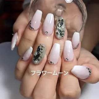 ネイル フラワー ムーンのネイルデザイン