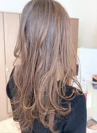 ロング カラー パーマ ヘアデザインシュシュ所属・斉藤 三千夫のヘアスタイル