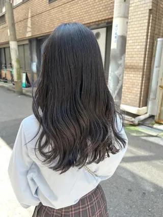 ロング カラー ノイシキ サキのヘアスタイル