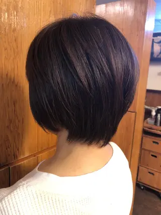 ショート カラー 長谷川 薫のヘアスタイル