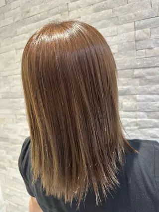 ミディアム カラー 半田 陽菜のヘアスタイル