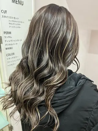 セミロング 🇺🇸ハイライト特 化美容師🇺🇸漆沢のヘアスタイル