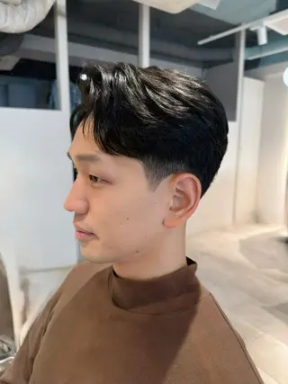 ショート パーマ メンズ メンズ職人/センター パート/富沢真斗のヘアスタイル