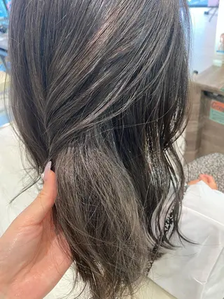 ロング ベージュ/インナー カラー🤍Rieのヘアスタイル