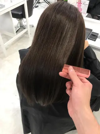 セミロング 白髪ぼかし、剥がし 富田隼仁のヘアスタイル