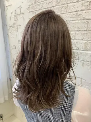セミロング 🇺🇸ハイライト特 化美容師🇺🇸漆沢のヘアスタイル