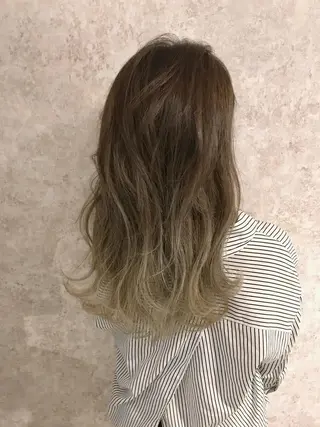 ミディアム due hair 京都駅前店 MILBON オージュア認定サロン【デューヘアー】所属・ハイトーンブリーチ 土坂 由志【京都】のヘアスタイル