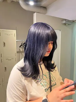 セミロング 寒色＆ブリーチ特化 寒色MiOのヘアスタイル