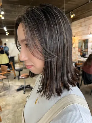 ミディアム カラー ツキノキ ミナのヘアスタイル