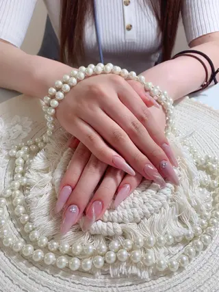 ロング ネイル ネイルサロンAiri 長さ出し·シンプルのネイルデザイン