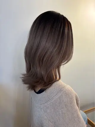 ミディアム 中岡 心音のヘアスタイル