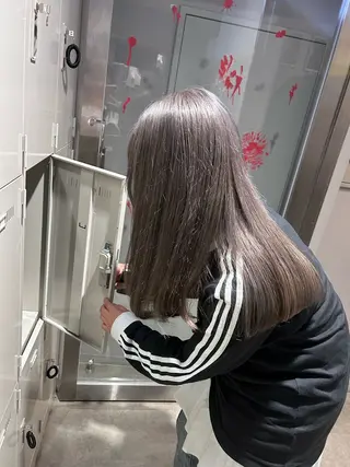 カラー ベージュ／ブラウン/ ナチュラルレイヤーのヘアスタイル