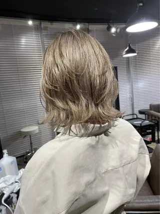 ミディアム カラー ARCANAブリーチ レイヤーカット/原宿のヘアスタイル