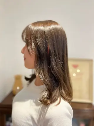 ミディアム 小林 莉菜のヘアスタイル