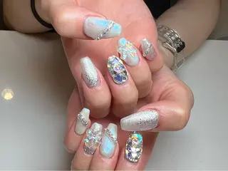 ミディアム ONIKA Nail 青山通り店所属・ONIKA Nail 表参道A4徒歩2分のネイルデザイン