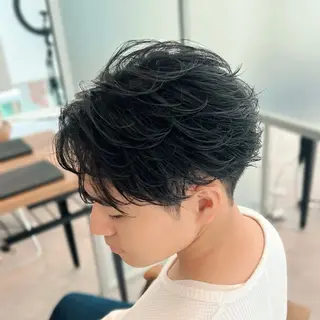 ショート メンズ フェザー/ゆるふわ パーマ/鐘ヶ江 航青のヘアスタイル