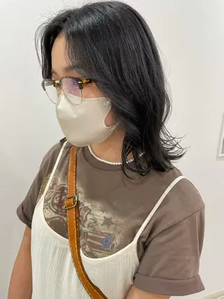 ミディアム カラー akane .のヘアスタイル