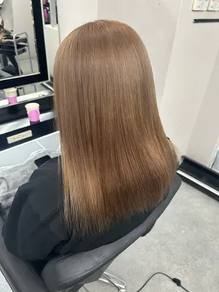 セミロング カラー ベルグロー アルファのヘアスタイル