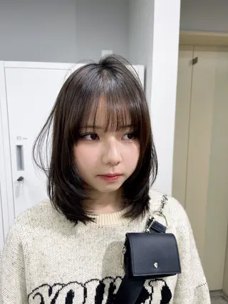 ミディアム maya レイヤーカットのヘアスタイル