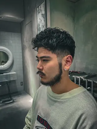 ショート soen所属・⚡メンズパーマフ ェードカットTomyのヘアスタイル