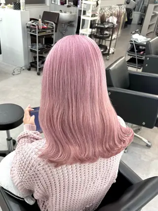 ミディアム カラー 大阪ケアブリーチ/ ミルクティーベージュのヘアスタイル