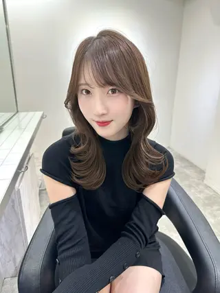 セミロング カラー 艶髪レイヤー顔周り グレージュ添田晃基のヘアスタイル