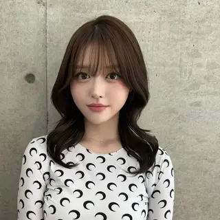 セミロング ハッシュカット|透明 感カラー🩵レイヤーのヘアスタイル