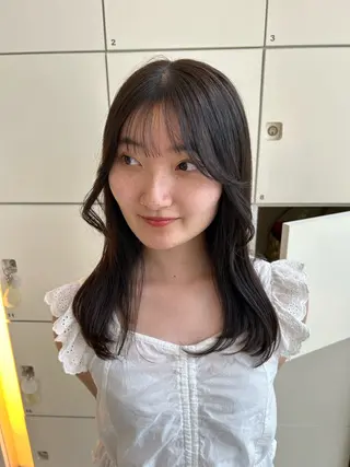 セミロング 村松 麻菜のヘアスタイル